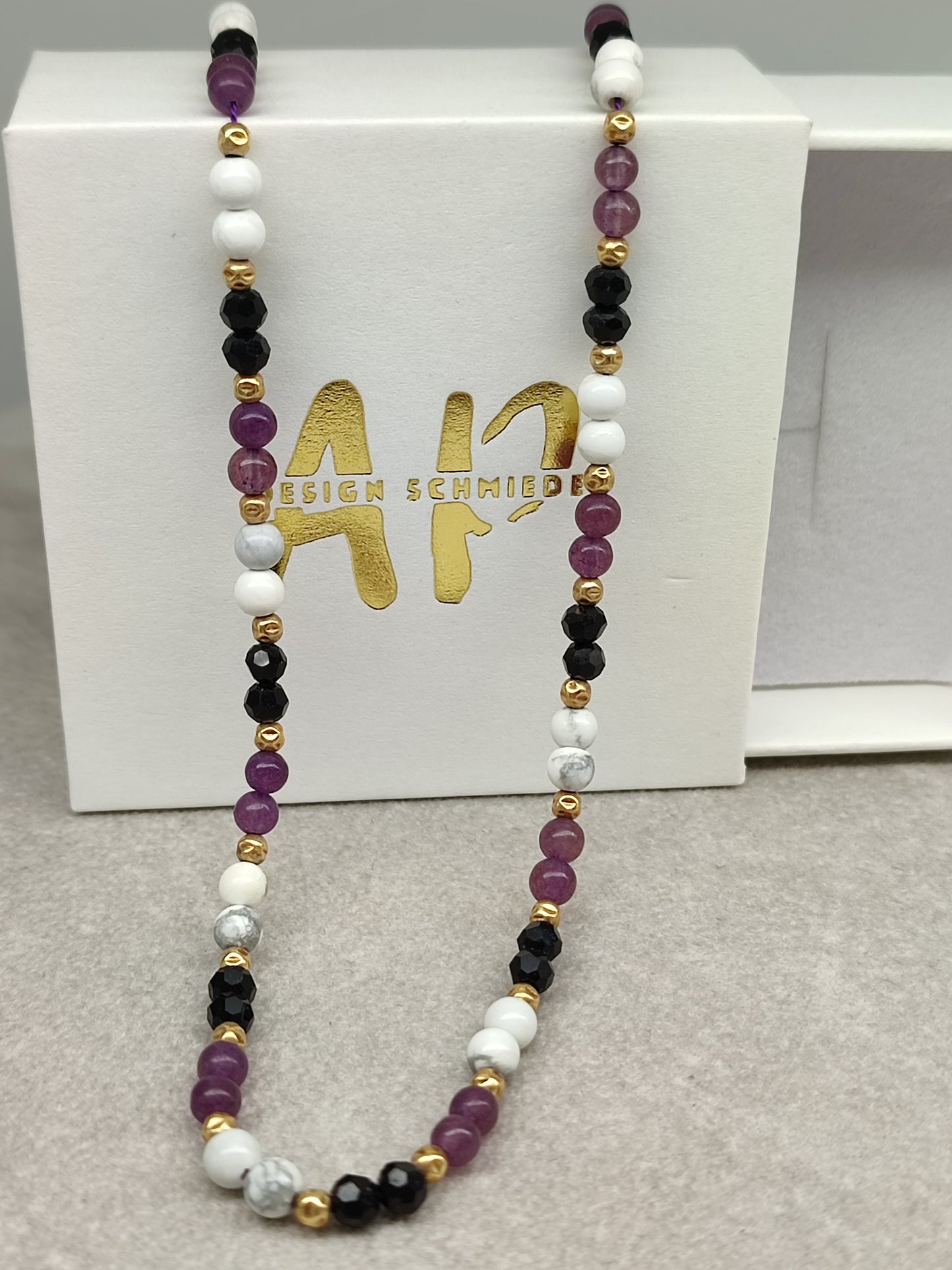 Amethyst/Onyx/Magnesit Kette