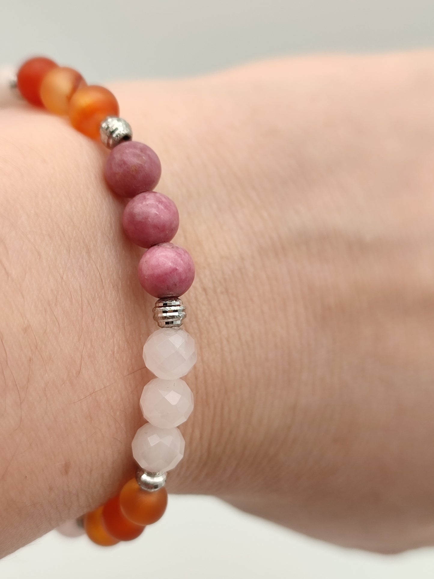 Rosenquarz, Karneol und Rhodonit Armband
